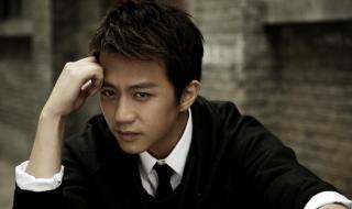 李文亮抗疫英雄事迹